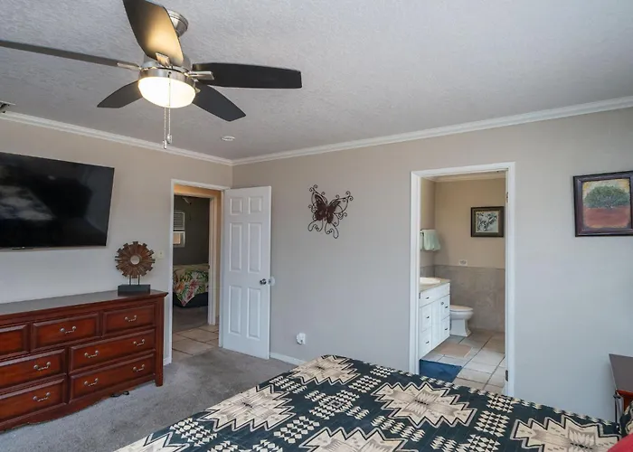 Apache Fyre, Canal Front Dock, Moovlaya Keys Holiday home